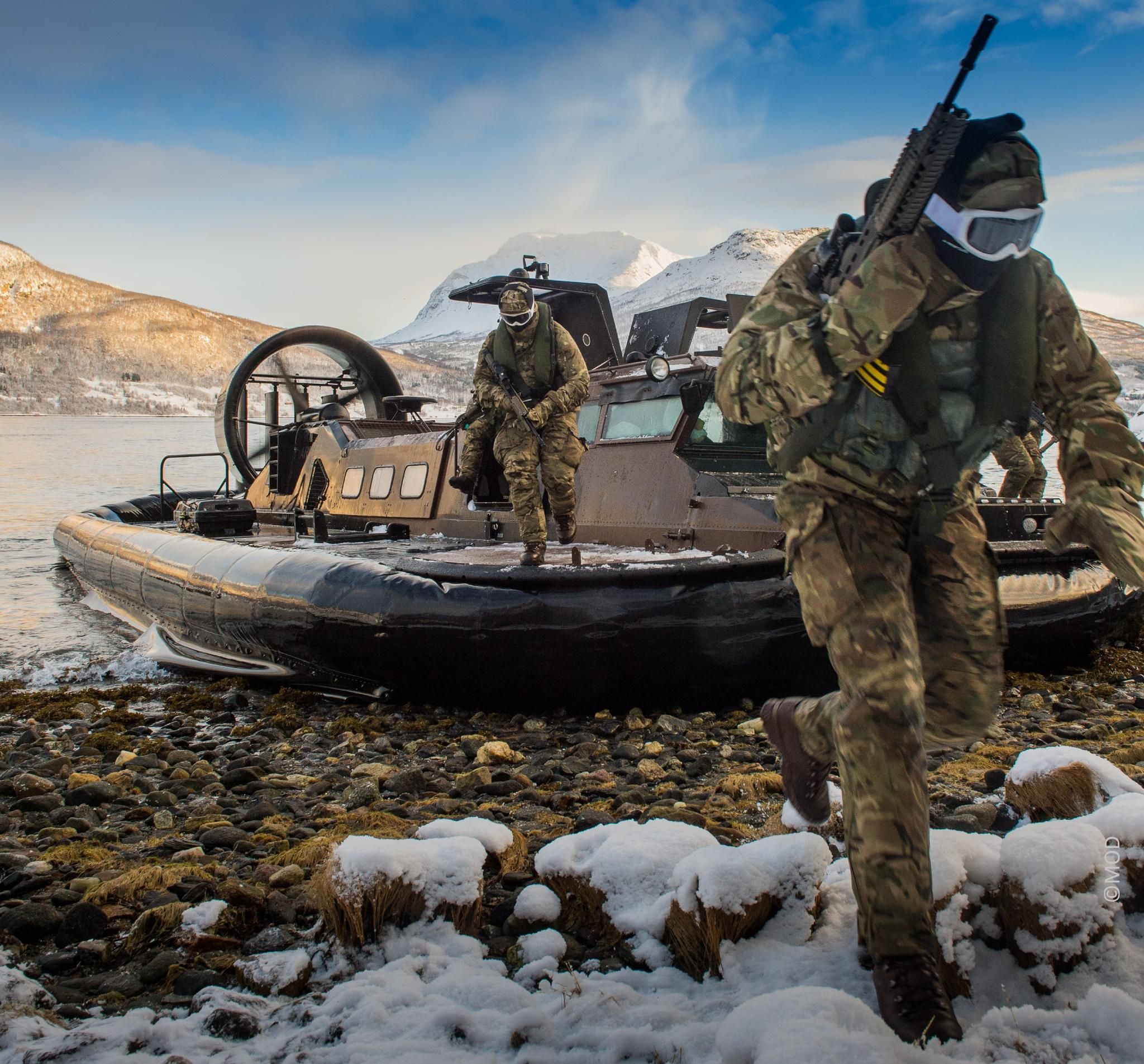 Cold weather Rigid Inflatable Boat soldier attack camouflage