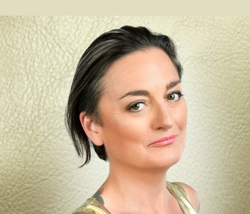 ZOE LYONS ANNOUNCED AS AEO PEOPLE'S AWARDS HOST