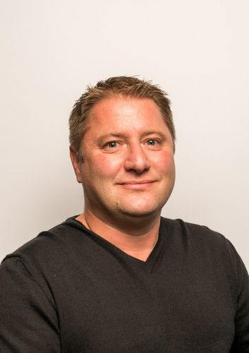 Giles Perry - Media 10 Limited