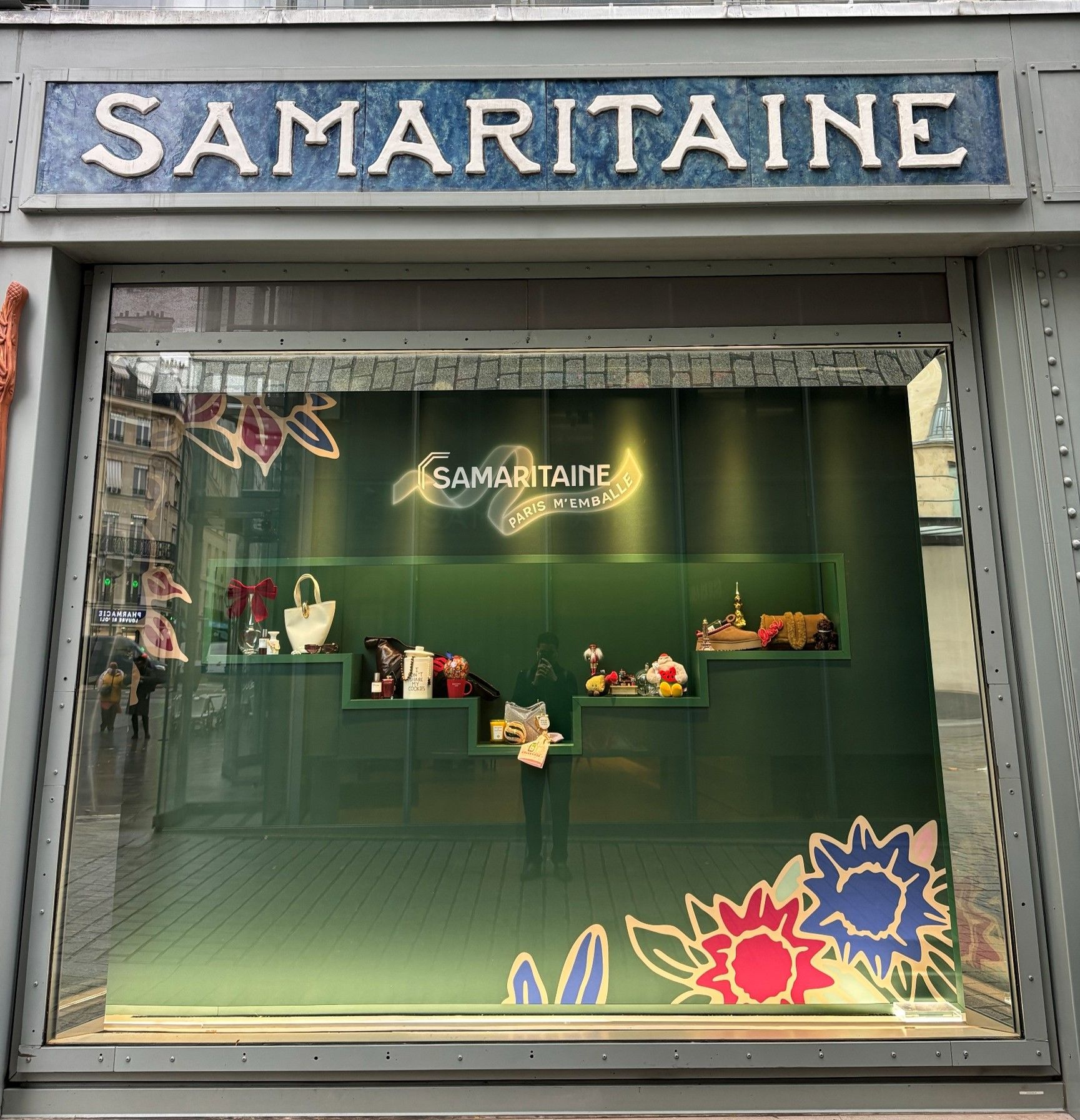 Samaritaine Window 2