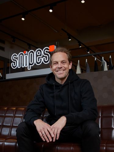 Speaker profile image for Dennis Schröder