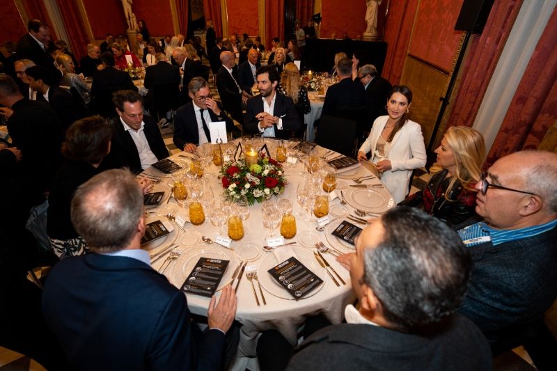 INTIMATE NETWORKING
