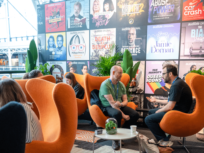 A DEDICATED POD BUSINESS LOUNGE 