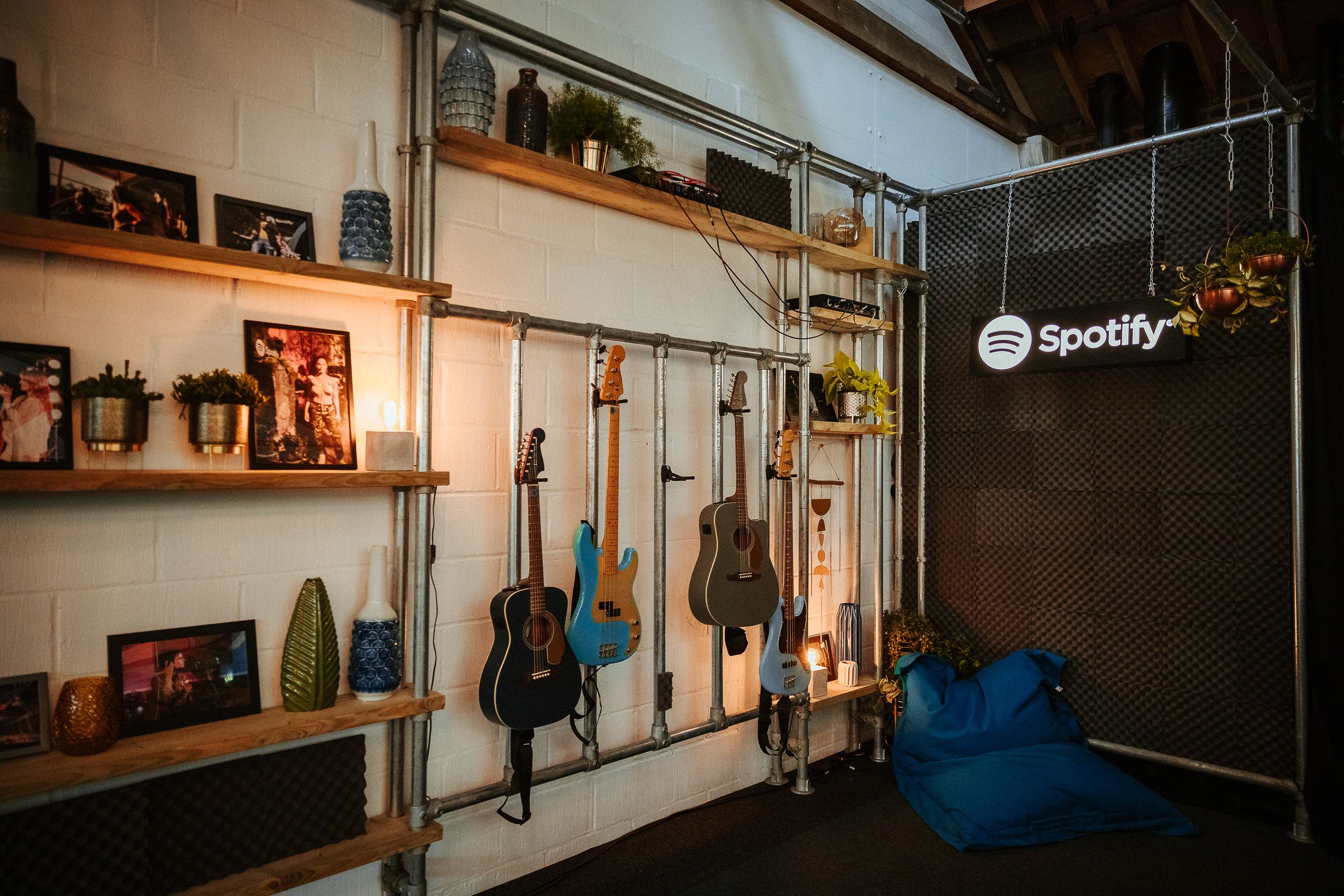 Spotify Acquires Podsights and Chartable