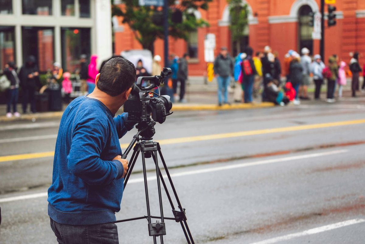 Why Supporting Artist Work Is a Smart Move for Actors