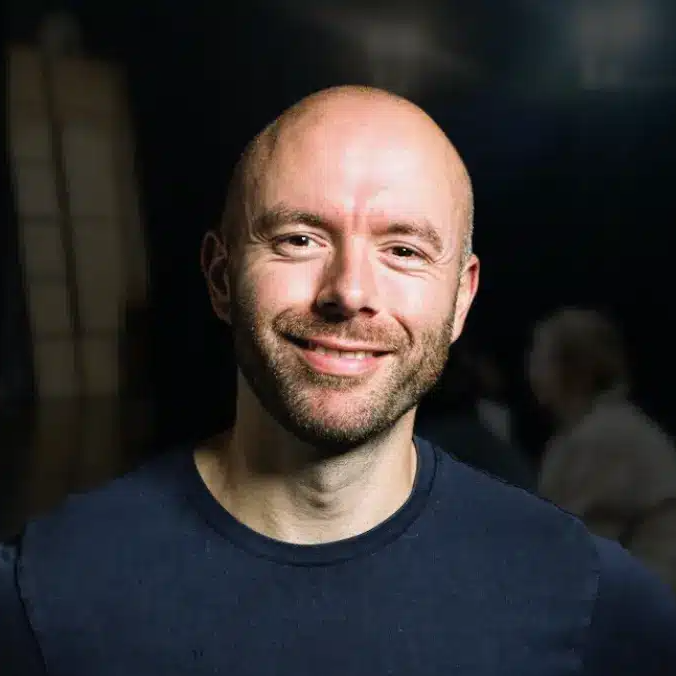 Derek Barr headshot