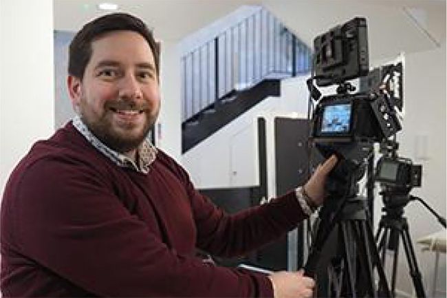 Looking to earn money alongside your acting gigs? Come find a job at Stellar!