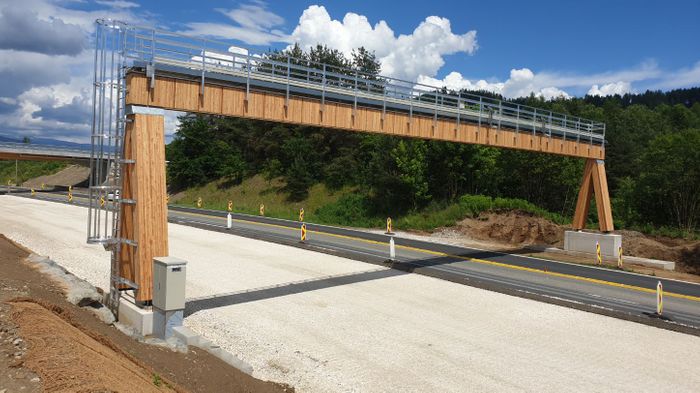 First wooden toll gantry installed on Austrian highway