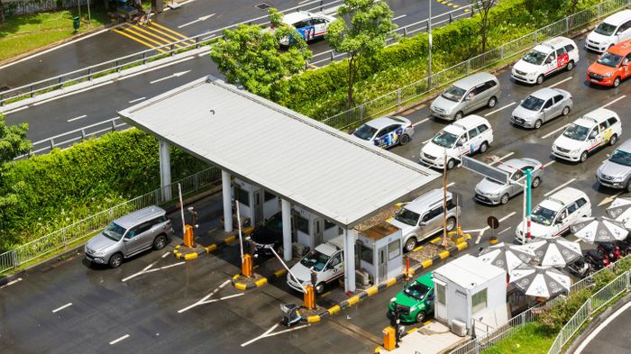 Vietnam to launch electronic toll collection at five major airports to streamline traffic flow