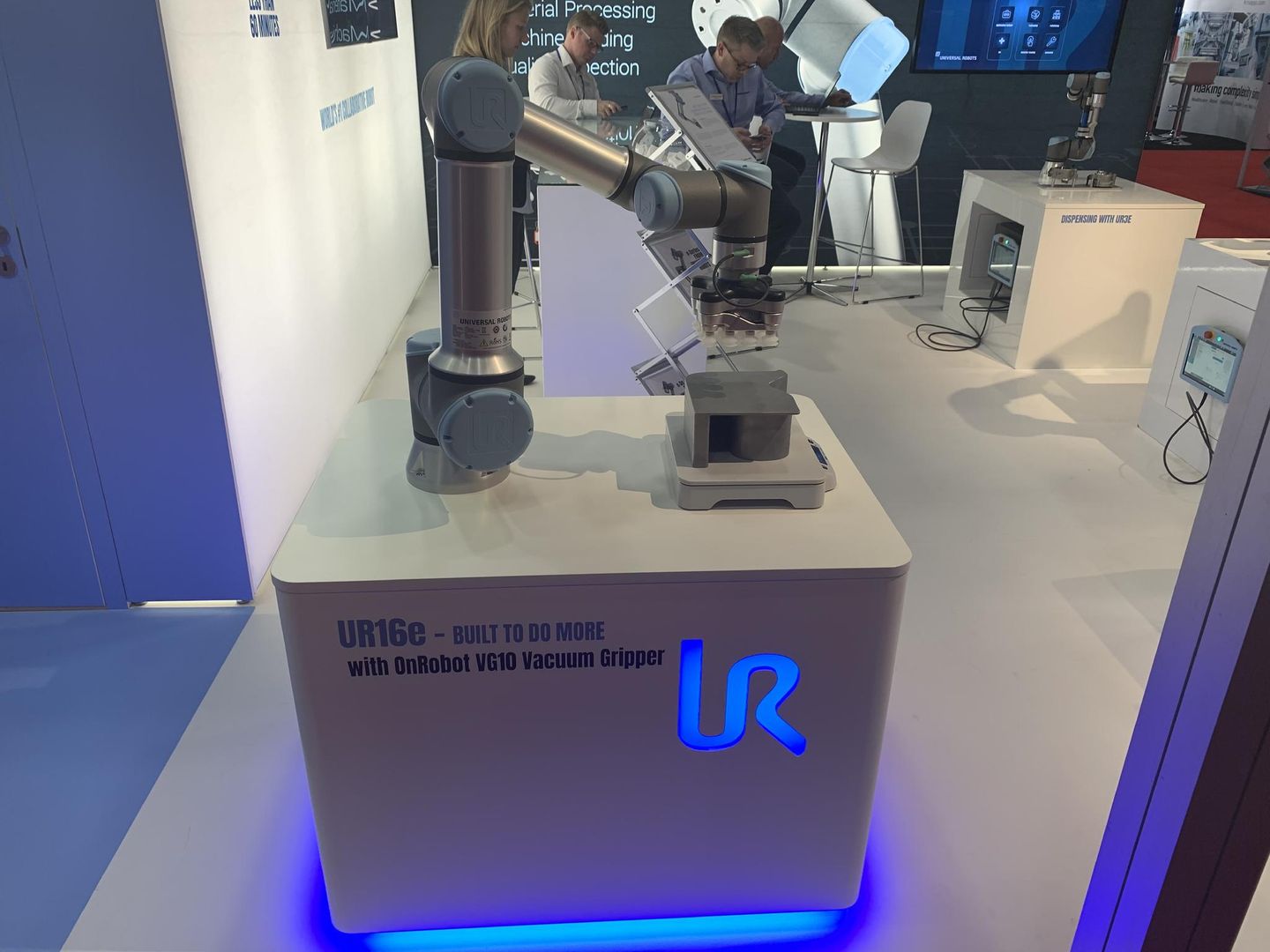 SHOW NEWS: Universal Robots launches new UR16e cobot Robotics and Automation