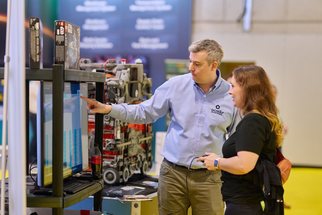 An exhibitor demonstrating their solution to a visitor at IntraLogisteX