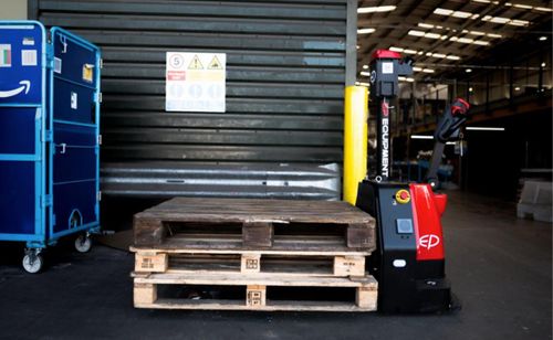 Evri trials AGV power pallets