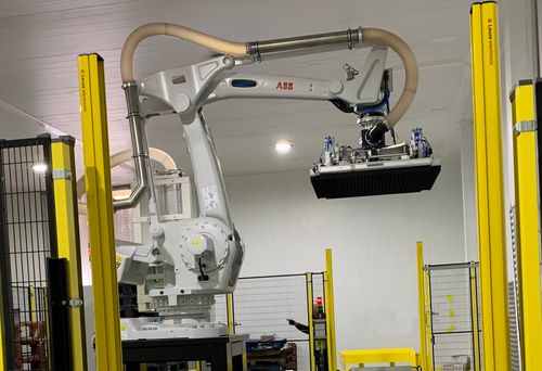 CKF automate their customer’s pallet de-topping