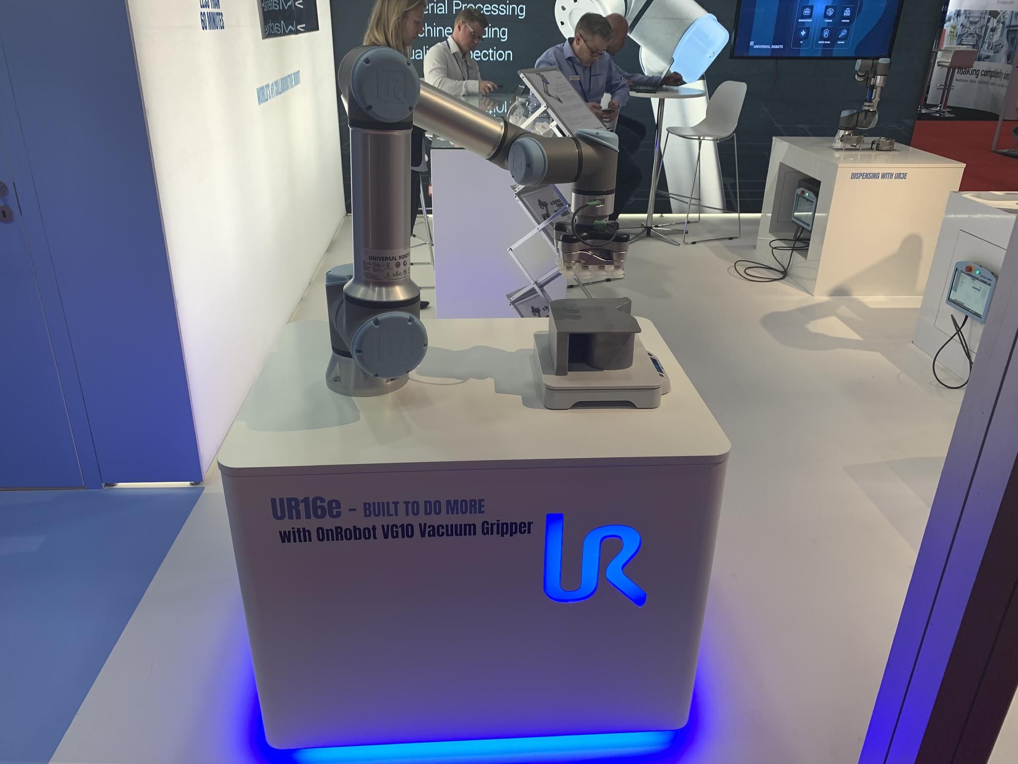 SHOW NEWS: Universal Robots launches new UR16e cobot