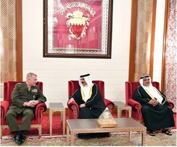 Bahrain’s King Receives US Central Command Commander