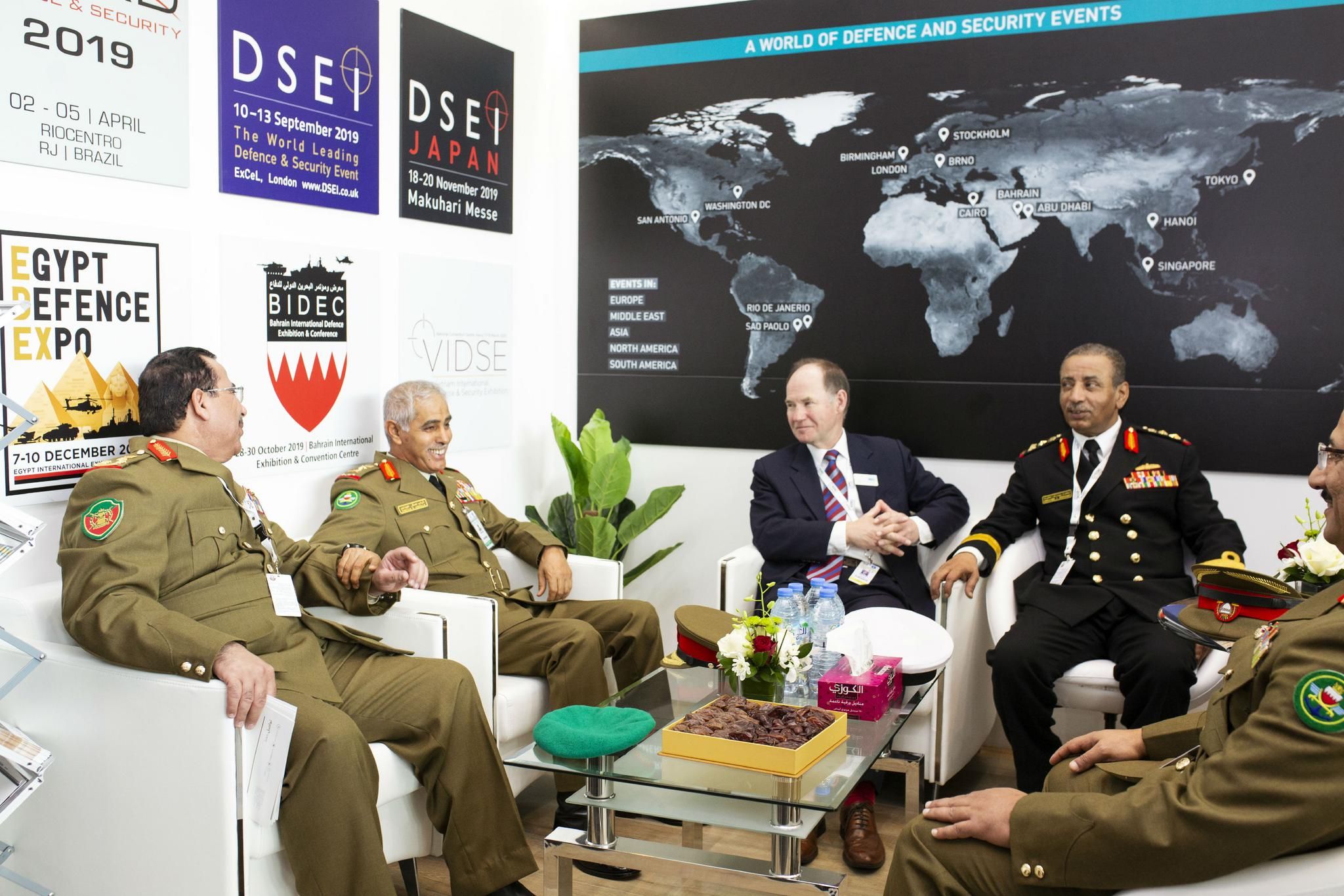 Bahrain Chief of Staff visits the BIDEC stand at IDEX