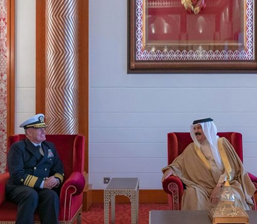 King of Bahrain Receives New US Fifth Fleet Commander