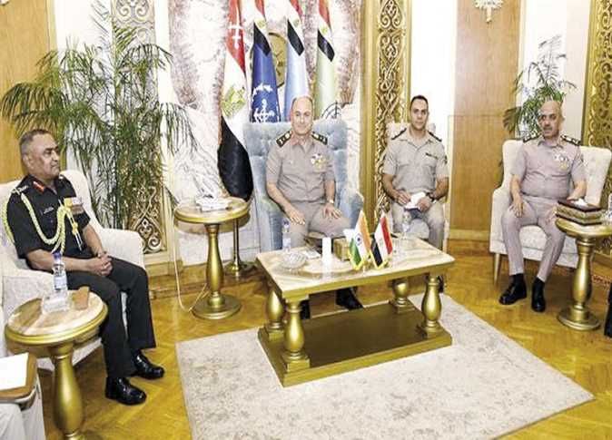 رئيس الأركان يلتقى قائد الجيش الهندى