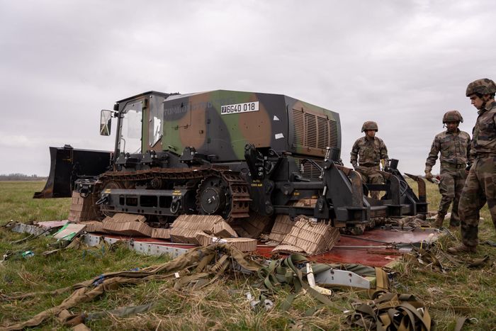 TNA - Airdroppable bulldozer