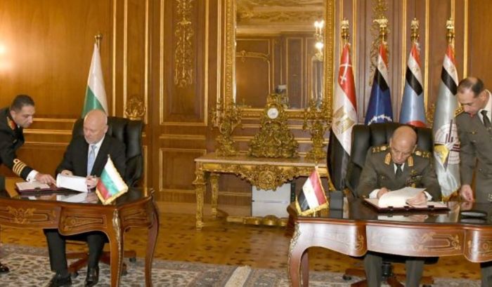 Egypt, Bulgaria’s Defense Ministers sign MoU in military cooperation