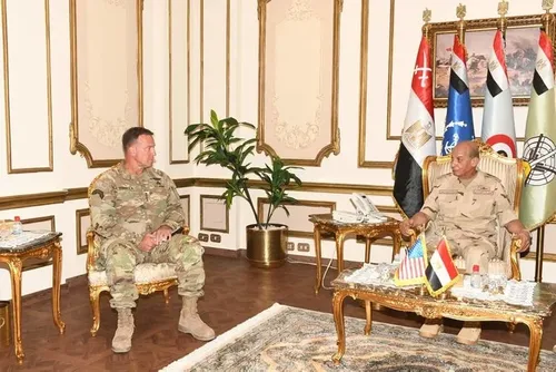Egyptian defense minister, US commander discuss military ties