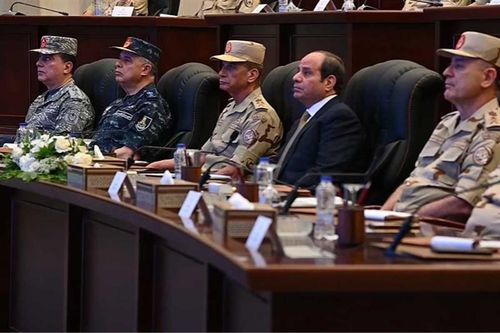 Egypt's president meets with senior armed forces commanders at Strategic Command Centre