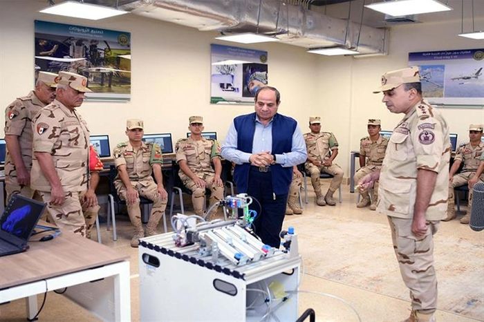 Sisi tours Armed Forces Strategic Command Centre in New Administrative Capital