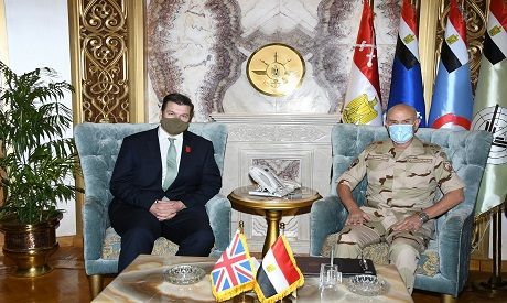 Egyptian army chief of staff, UK armed forces minister discuss fostering military cooperation