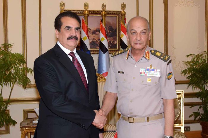 Lieutenant General Mohamed Zaki, Commander-in-Chief of the Armed Forces, Minister of Defense and Military Production, meets the military commander of the Islamic Military Coalition to Combat Terrorism