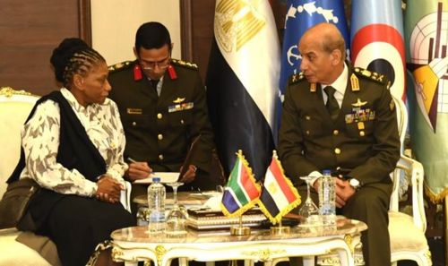 Egypt’s Commander-in-Chief of Armed Forces meets with several military leaders on sidelines of EDEX 2023 defense exhibition