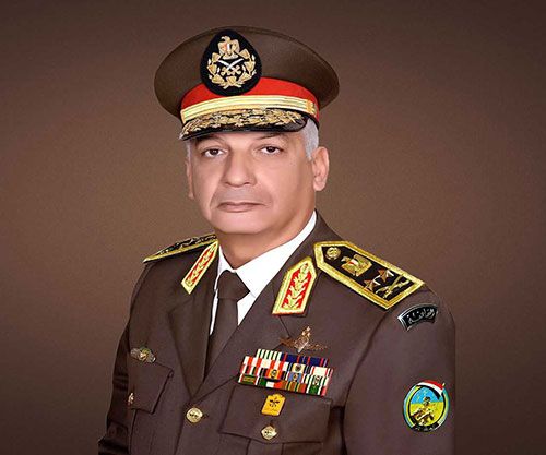 Egyptian Defense Minister Witnesses ‘Majd-16’ Artillery Training