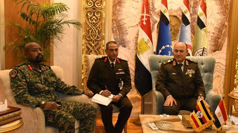 Egyptian Army Chief of Staff Receives Commander of Uganda’s Land Forces