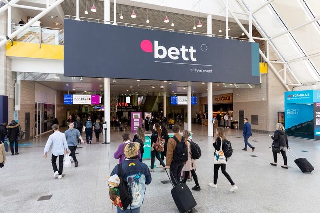 Bett banners transformed into boxes and bags