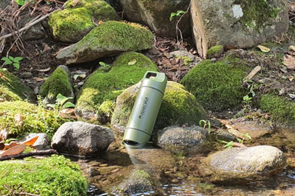 Purisoo+ water purifier bottle uses various antibacterial modular filters and an easy pump