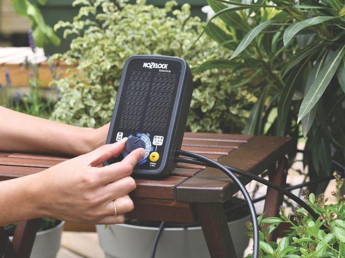 HOZELOCK UNVEILS NEW SOLAR AUTOMATIC WATERING SOLUTION