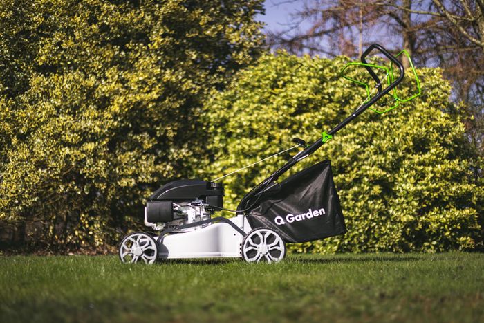 Q Garden 40cm (16″) Self Propelled Petrol Rotary Lawnmower