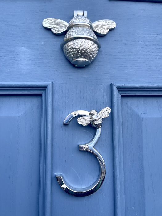 Brass bee Premium House Numbers with Bee in Nickel Finish 0-9 - 5 Inch