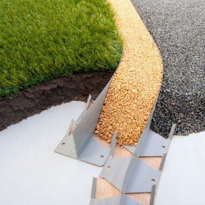Tcourb' edging profiles