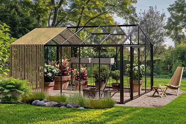 Aluminium greenhouse Classic Premium with Accoya design elements