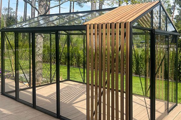 Aluminium greenhouse Classic Premium with Accoya design elements