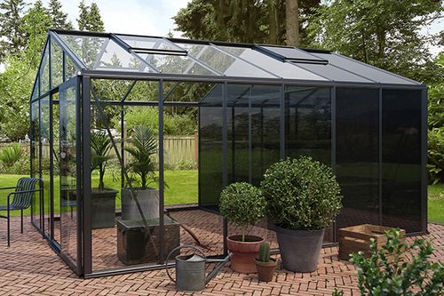 Aluminium greenhouse with storage