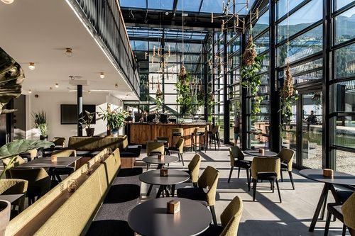 Glasshouse Constructions for Cafes - Sandgold (IT)