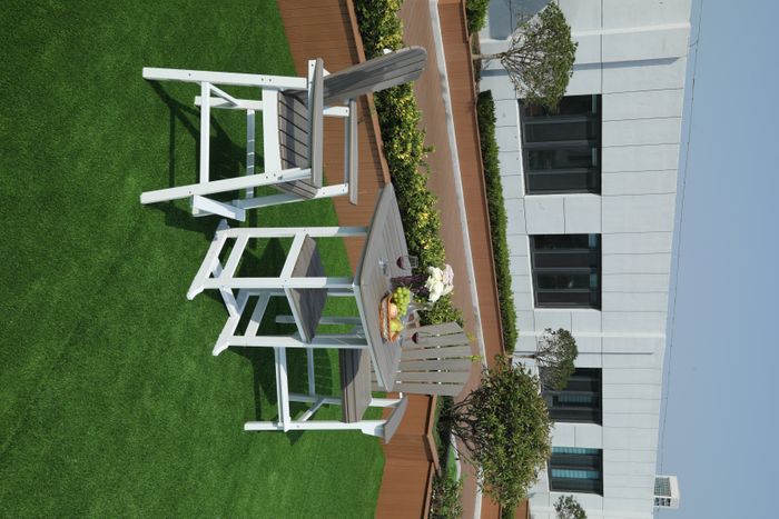 garden table & chairs