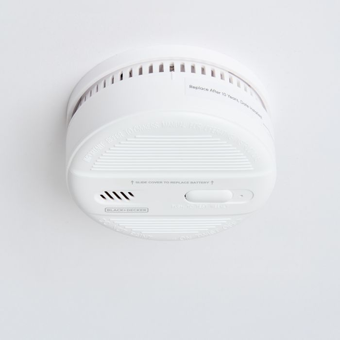 Battery Powered Smoke Alarm with 9V Battery Included. Easy Install Fire Detector for Hallways, Landings & Living Rooms