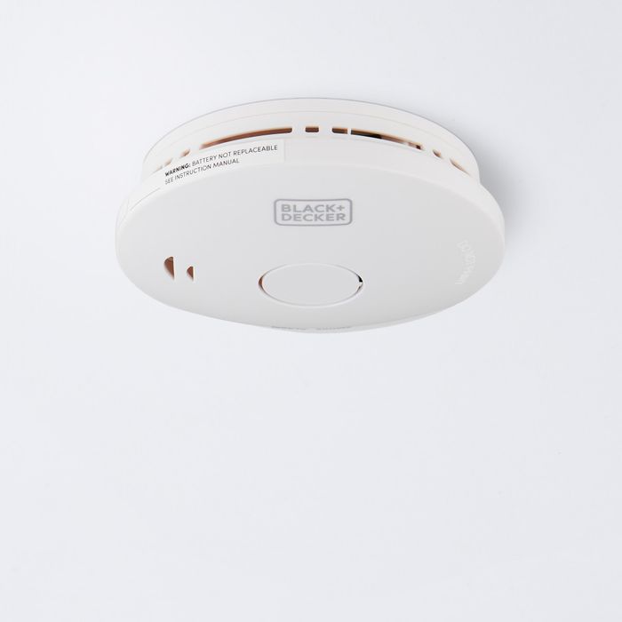 Wireless Interlinked 10-Year Lithium Smoke Alarm. Easy-Install Optical Detector, Test/Silence Button, White