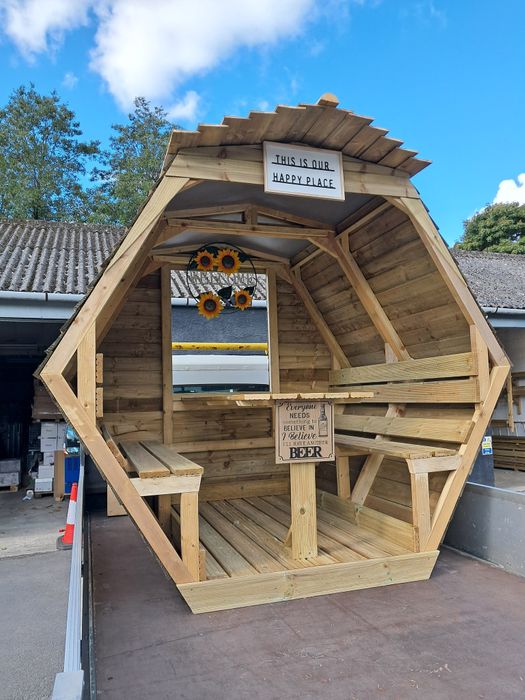 Gondola Pod - 8 Seater Wooden Garden Pod
