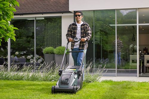 Hayter Hawk 43cm autodrive with Roller 60V kit