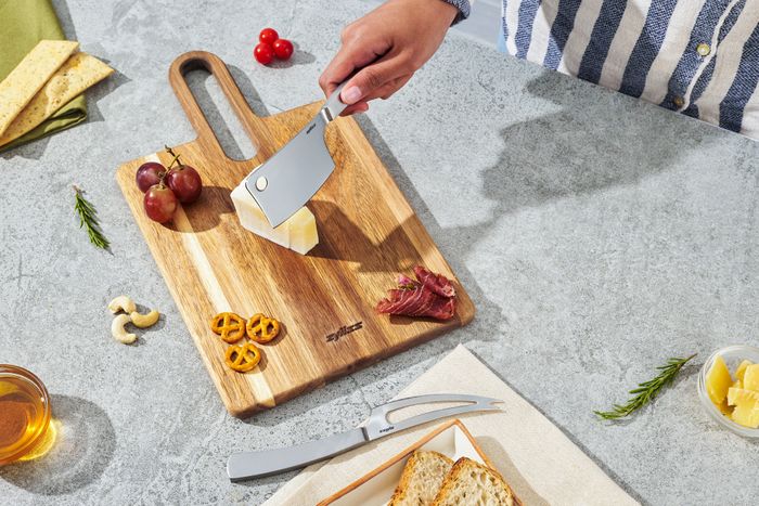 3 Piece Signature Cheese Knives & Serving Board Set