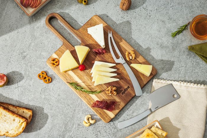 3 Piece Signature Cheese Knives & Serving Board Set