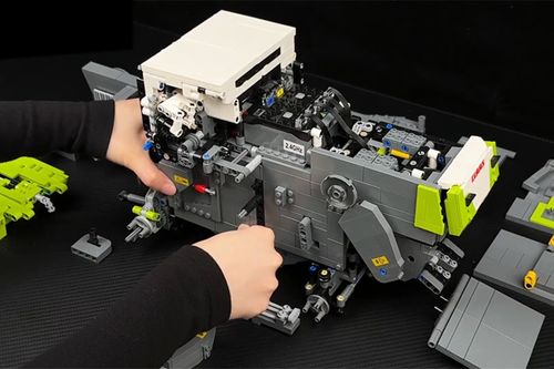 CLAAS Dominator 370 Combine Harvester (Self-Build Brick Model)